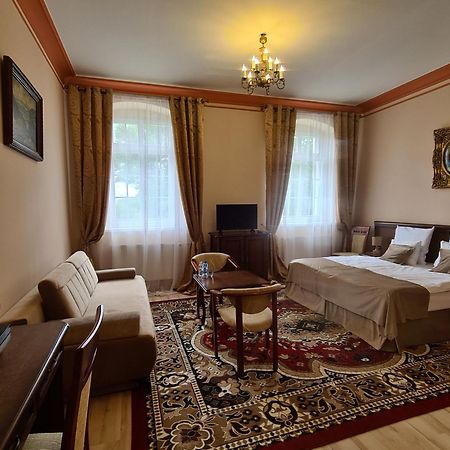 Palac Henrykow Szprotawa Екстериор снимка