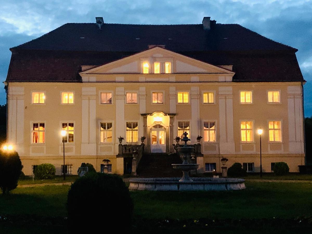 Palac Henrykow Szprotawa Екстериор снимка