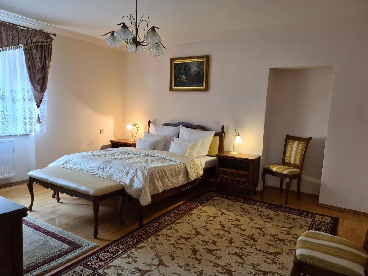 Palac Henrykow Szprotawa Екстериор снимка