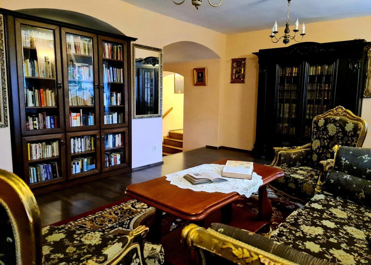 Palac Henrykow Szprotawa Екстериор снимка