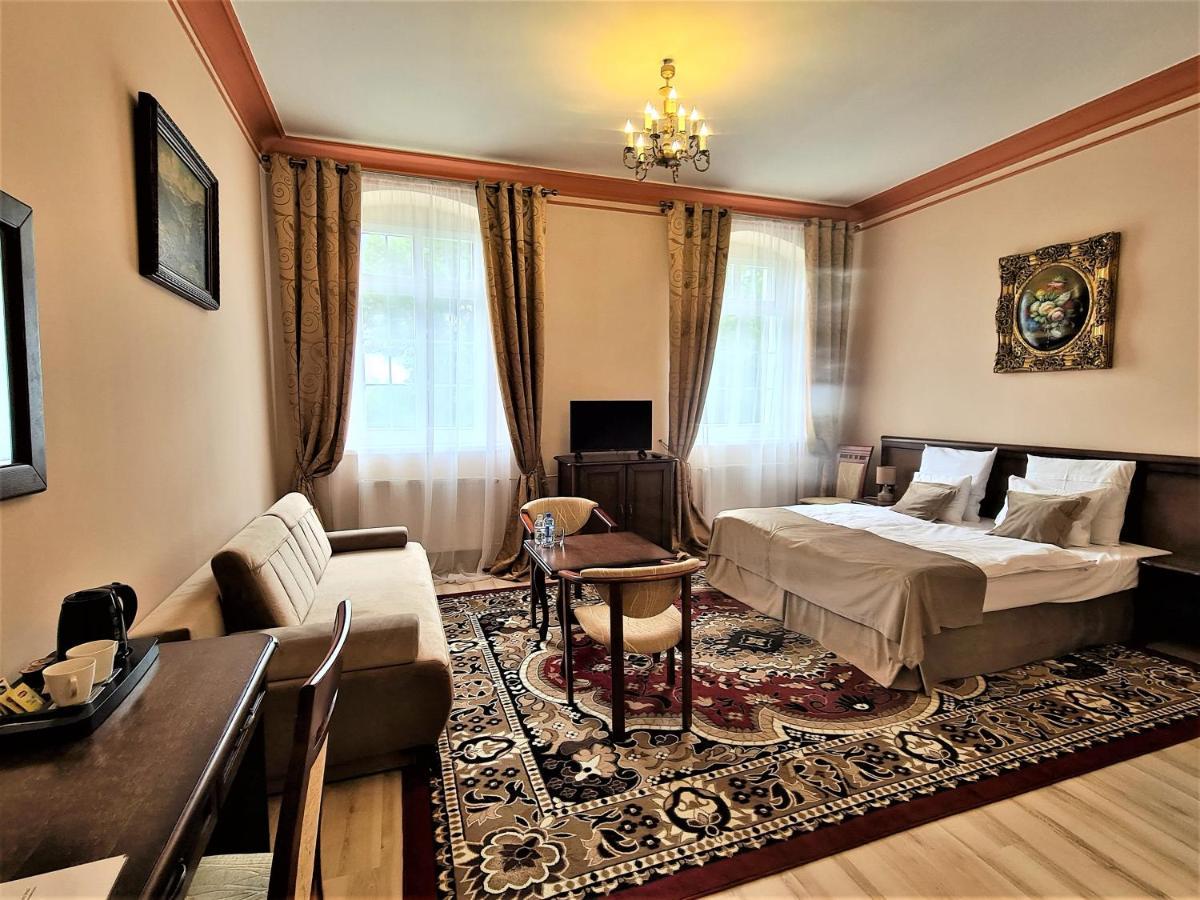 Palac Henrykow Szprotawa Екстериор снимка