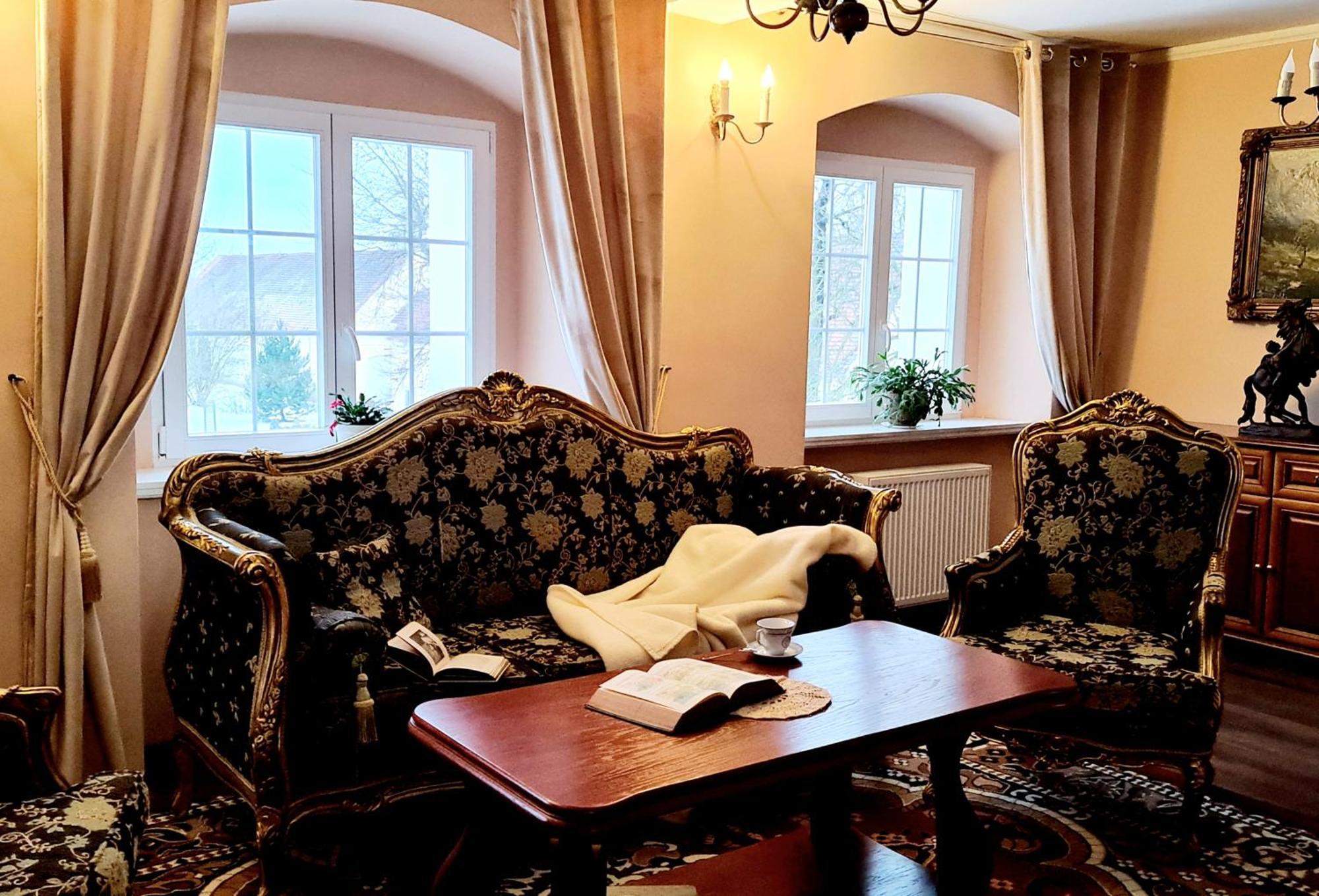 Palac Henrykow Szprotawa Екстериор снимка